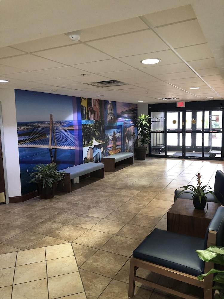 Clarion Pointe Charleston - West Ashley Hotel Exterior photo