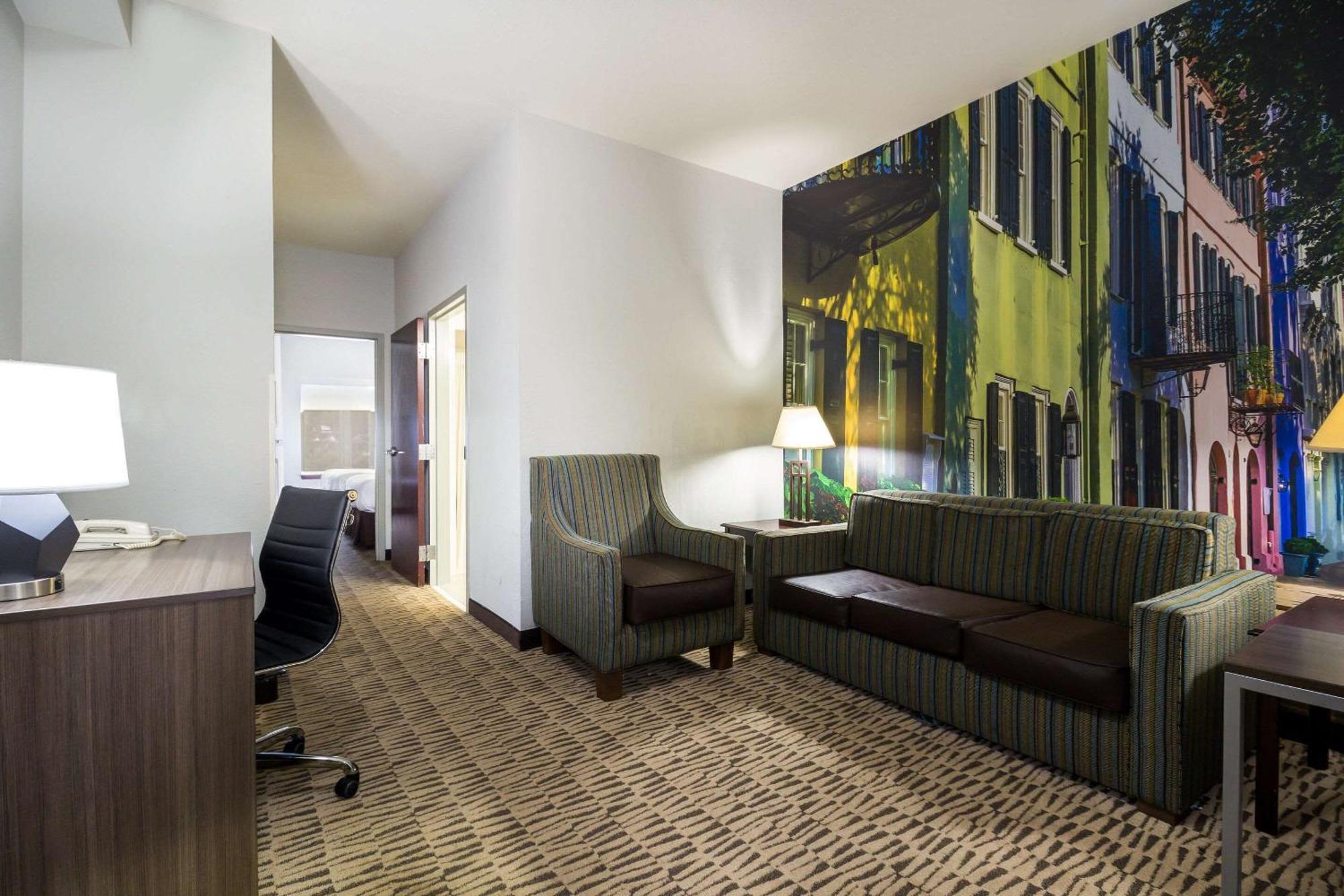 Clarion Pointe Charleston - West Ashley Hotel Exterior photo